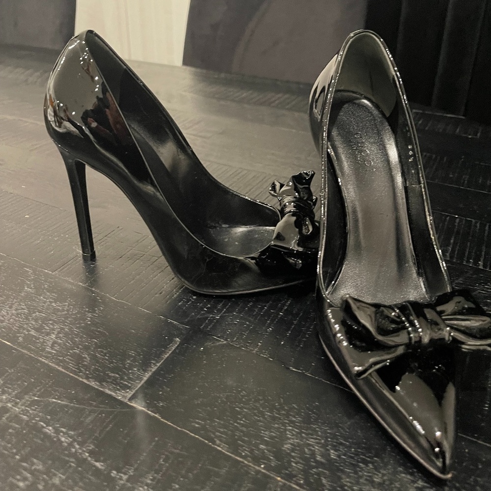 Gucci Patent Leather Bow Accent Pumps Size 36.5
